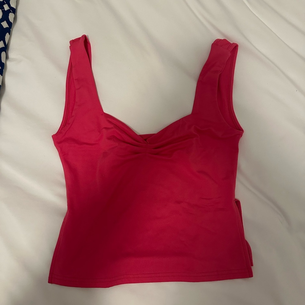 pink tank top